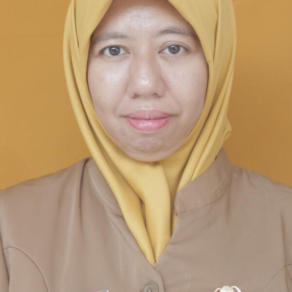 Retno Titi Makhfiatun, S.Pd
