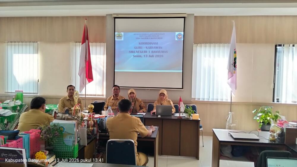 Rapat koordinasi Guru dan Karyawan SMA Negeri 1 Banyumas pada Juli 2026