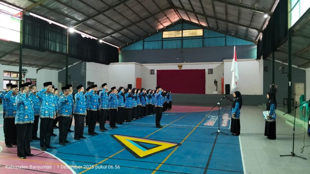 SMA Negeri 1 Banyumas laksanakan apel peringati HUT KORPRI Tahun 2025
