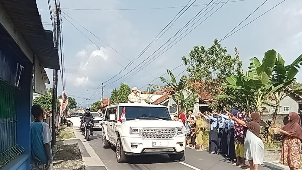 SMA Negeri 1 Banyumas Turut Sambut Presiden Prabowo di Pekunden Banyumas