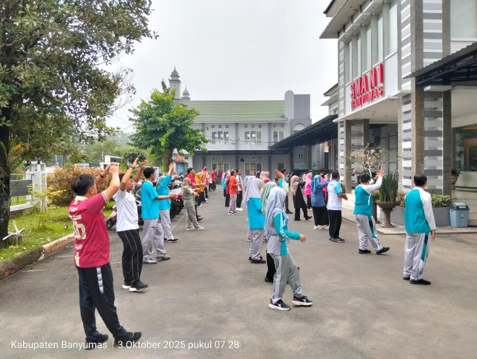 SMA Negeri 1 Banyumas Gerak Sehat di Hari Jumat pada Oktober 2025