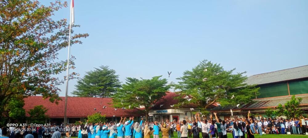 Pembukaan Spectanica ke 52 SMA Negeri 1 Banyumas dengan Pelepasan 52 Merpati